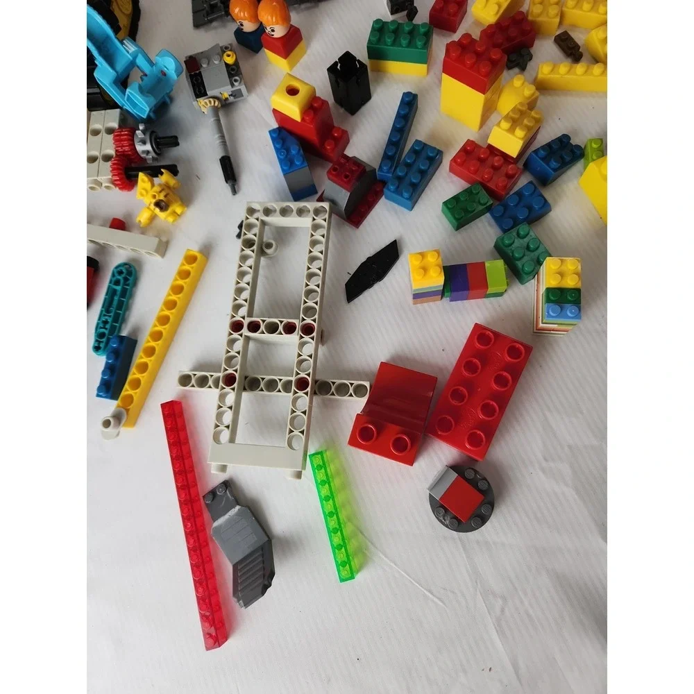 Mixed Lot Lego, Duplo, Mega Bloks, Tupperware Vehicles, Assorted Pieces 1.9 lbs